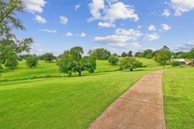 YOU HAVE TO SEE THIS HOME...A BEAUTIFULLY KEPT RANCH SITTING ON on Osceola Country Club in Iowa - for sale on GolfHomes.com, golf home, golf lot
