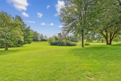 YOU HAVE TO SEE THIS HOME...A BEAUTIFULLY KEPT RANCH SITTING ON on Osceola Country Club in Iowa - for sale on GolfHomes.com, golf home, golf lot