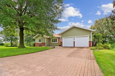 YOU HAVE TO SEE THIS HOME...A BEAUTIFULLY KEPT RANCH SITTING ON on Osceola Country Club in Iowa - for sale on GolfHomes.com, golf home, golf lot