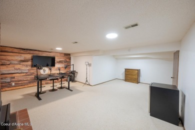 It's rare that a home comes up for sale on the best street at on Avondale Golf and Tennis Club in Idaho - for sale on GolfHomes.com, golf home, golf lot