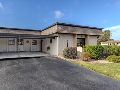 This charming and comfortable villa has it all! With its warm on Jacaranda West Country Club in Florida - for sale on GolfHomes.com, golf home, golf lot