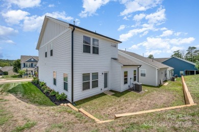 Welcome to this immaculately maintained three-bedroom on Edgewater Golf Club in South Carolina - for sale on GolfHomes.com, golf home, golf lot
