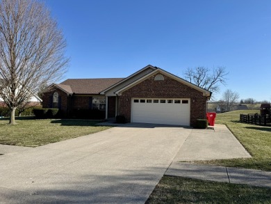 Beautiful ranch home with over 1900' of living located on on Battlefield Golf and Country Club in Kentucky - for sale on GolfHomes.com, golf home, golf lot