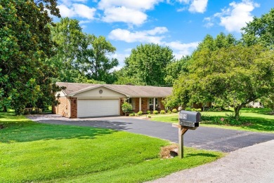 BEAUTIFULLY WELL MAINTAINED ALL BRICK HOME IN LOVELY HUNTING on Hopkinsville Golf and Country Club in Kentucky - for sale on GolfHomes.com, golf home, golf lot