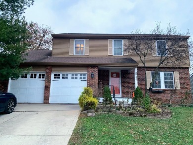 Absolutely stunning, this 2-story home boasts over 2,000 sq ft on Turnberry Golf Course in Ohio - for sale on GolfHomes.com, golf home, golf lot