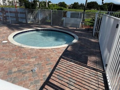 Upgraded Townhouse in Ridgewood. NEW waterproof flooring, new on Pine Island Ridge Country Club in Florida - for sale on GolfHomes.com, golf home, golf lot