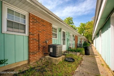 Charming and well-maintained 2-bedroom, 1-bath home in the on Greenbriar Woodlands in New Jersey - for sale on GolfHomes.com, golf home, golf lot