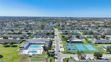 Welcome to this 3 bedroom, 2 bathroom, 2 car garage villa in the on Myerlee Country Club in Florida - for sale on GolfHomes.com, golf home, golf lot