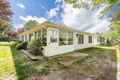 Welcome to this charming and well-maintained 2-bedroom on Lions Head Country Club in New Jersey - for sale on GolfHomes.com, golf home, golf lot
