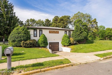 Welcome to this charming and well-maintained 2-bedroom on Lions Head Country Club in New Jersey - for sale on GolfHomes.com, golf home, golf lot