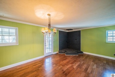 Two bedroom, 1.5-bath brick home offering 1,680 sq ft of on Calvert City Golf and Country Club in Kentucky - for sale on GolfHomes.com, golf home, golf lot
