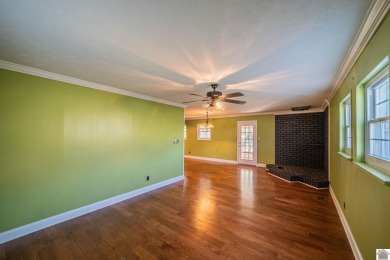 Two bedroom, 1.5-bath brick home offering 1,680 sq ft of on Calvert City Golf and Country Club in Kentucky - for sale on GolfHomes.com, golf home, golf lot