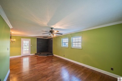 Two bedroom, 1.5-bath brick home offering 1,680 sq ft of on Calvert City Golf and Country Club in Kentucky - for sale on GolfHomes.com, golf home, golf lot