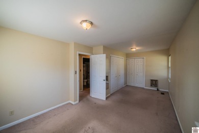 Two bedroom, 1.5-bath brick home offering 1,680 sq ft of on Calvert City Golf and Country Club in Kentucky - for sale on GolfHomes.com, golf home, golf lot