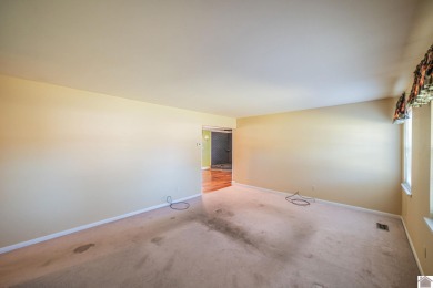 Two bedroom, 1.5-bath brick home offering 1,680 sq ft of on Calvert City Golf and Country Club in Kentucky - for sale on GolfHomes.com, golf home, golf lot
