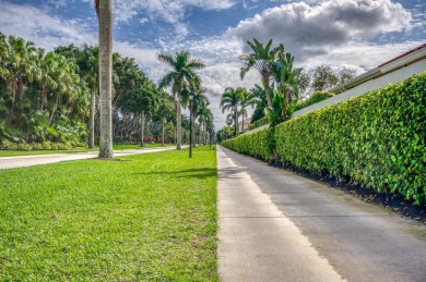 Come into this open floor plan, golf course home located on on Ibis Golf and Country Club in Florida - for sale on GolfHomes.com, golf home, golf lot