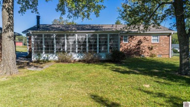 Two bedroom, 1.5-bath brick home offering 1,680 sq ft of on Calvert City Golf and Country Club in Kentucky - for sale on GolfHomes.com, golf home, golf lot