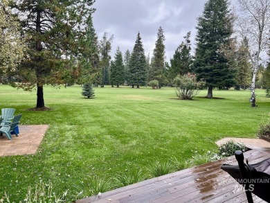 Turn-key McCall Golf Course log home on nearly 1/2 acre! Fully on McCall Municipal Golf Course in Idaho - for sale on GolfHomes.com, golf home, golf lot