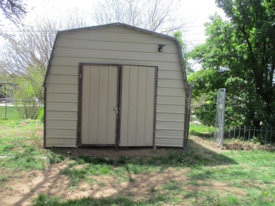 Very nice property with updated bathrooms and flooring in the on Amarillo Country Club in Texas - for sale on GolfHomes.com, golf home, golf lot