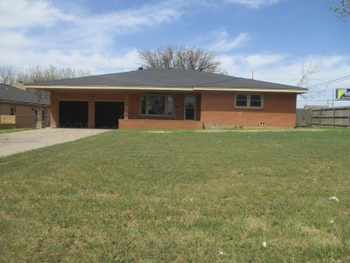 Very nice property with updated bathrooms and flooring in the on Amarillo Country Club in Texas - for sale on GolfHomes.com, golf home, golf lot