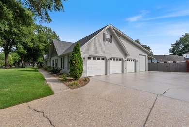 Seller is open to selling the home with OR without the solar on The Course at River Oaks in Arkansas - for sale on GolfHomes.com, golf home, golf lot