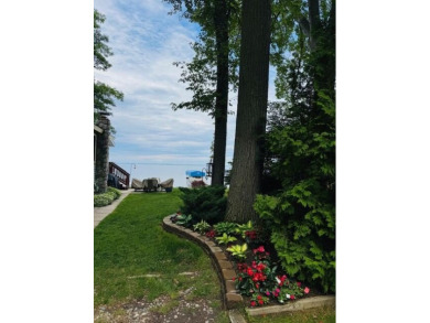 Charming Houghton Lake Waterfront Cottage - Move-In Ready with on Pine View Highlands Golf Course in Michigan - for sale on GolfHomes.com, golf home, golf lot