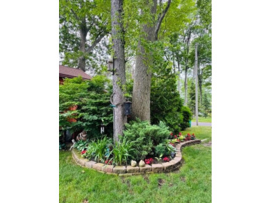 Charming Houghton Lake Waterfront Cottage - Move-In Ready with on Pine View Highlands Golf Course in Michigan - for sale on GolfHomes.com, golf home, golf lot