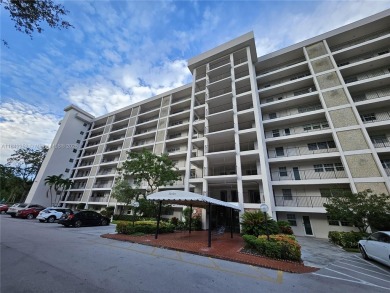 Spacious and updated 3BD/2BA condo in Pompano Beach. This bright on Palm-Aire Country Club and Resort - Palms in Florida - for sale on GolfHomes.com, golf home, golf lot