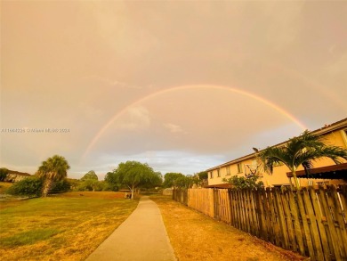 Beautiful and remodeled townhouse with 4 bedrooms and 3 full on Country Club of Miami in Florida - for sale on GolfHomes.com, golf home, golf lot