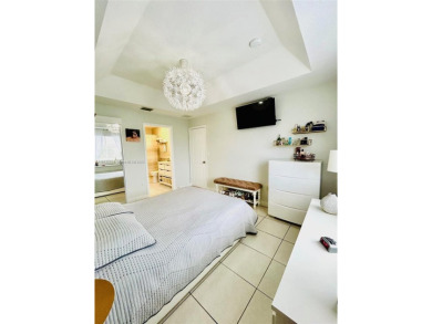 Beautiful and remodeled townhouse with 4 bedrooms and 3 full on Country Club of Miami in Florida - for sale on GolfHomes.com, golf home, golf lot