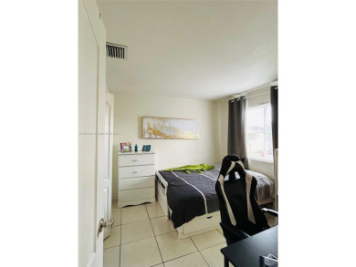 Beautiful and remodeled townhouse with 4 bedrooms and 3 full on Country Club of Miami in Florida - for sale on GolfHomes.com, golf home, golf lot