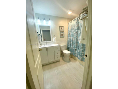 Beautiful and remodeled townhouse with 4 bedrooms and 3 full on Country Club of Miami in Florida - for sale on GolfHomes.com, golf home, golf lot