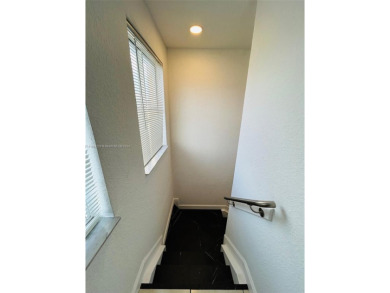 Beautiful and remodeled townhouse with 4 bedrooms and 3 full on Country Club of Miami in Florida - for sale on GolfHomes.com, golf home, golf lot