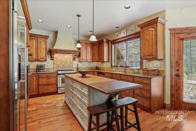 Stunning McCall Condo in Unbeatable Location -Nestled just  1/4 on McCall Municipal Golf Course in Idaho - for sale on GolfHomes.com, golf home, golf lot