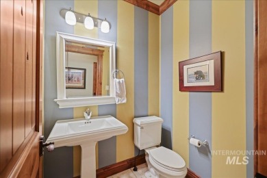 Stunning McCall Condo in Unbeatable Location -Nestled just  1/4 on McCall Municipal Golf Course in Idaho - for sale on GolfHomes.com, golf home, golf lot