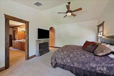 Stunning McCall Condo in Unbeatable Location -Nestled just  1/4 on McCall Municipal Golf Course in Idaho - for sale on GolfHomes.com, golf home, golf lot
