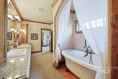 Stunning McCall Condo in Unbeatable Location -Nestled just  1/4 on McCall Municipal Golf Course in Idaho - for sale on GolfHomes.com, golf home, golf lot