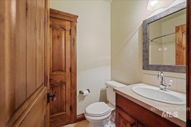 Stunning McCall Condo in Unbeatable Location -Nestled just  1/4 on McCall Municipal Golf Course in Idaho - for sale on GolfHomes.com, golf home, golf lot