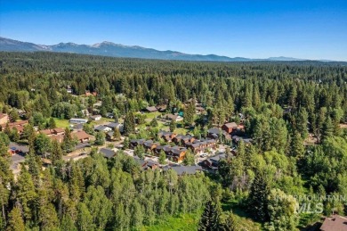 Stunning McCall Condo in Unbeatable Location -Nestled just  1/4 on McCall Municipal Golf Course in Idaho - for sale on GolfHomes.com, golf home, golf lot