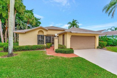 ***PRICE IMPROVEMENT!*** NEW ROOF - NEW A/C! Enjoy the good life on Eastpointe Country Club in Florida - for sale on GolfHomes.com, golf home, golf lot