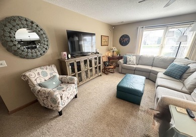 Beautiful Golf Course Living! 3 Beds/ 2 baths/ Open Floor plan on Lynx Golf Course in Ohio - for sale on GolfHomes.com, golf home, golf lot