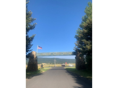 This Meadowcreek treasure spans 0.72 acres and is beautifully on Meadowcreek Golf Resort in Idaho - for sale on GolfHomes.com, golf home, golf lot