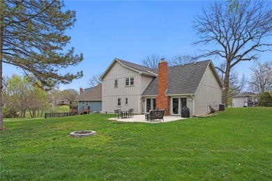 Move-in ready with soaring vaulted ceilings and an abundance of on Lakewood Oaks Golf Club, Ltd. in Missouri - for sale on GolfHomes.com, golf home, golf lot