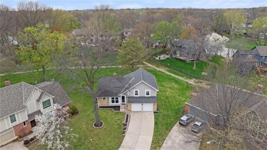 Move-in ready with soaring vaulted ceilings and an abundance of on Lakewood Oaks Golf Club, Ltd. in Missouri - for sale on GolfHomes.com, golf home, golf lot