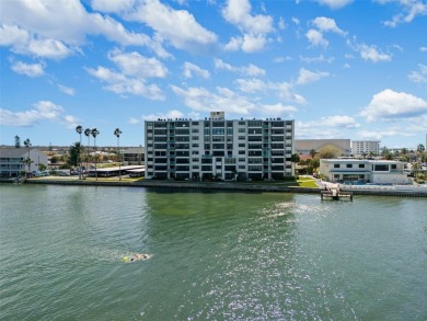 Estate Sale, 1-Bedroom, 1-bathroom condo overlooking the on The Dunedin Country Club in Florida - for sale on GolfHomes.com, golf home, golf lot