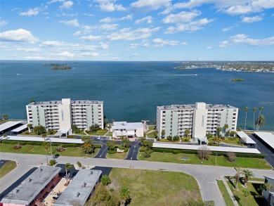 Estate Sale, 1-Bedroom, 1-bathroom condo overlooking the on The Dunedin Country Club in Florida - for sale on GolfHomes.com, golf home, golf lot