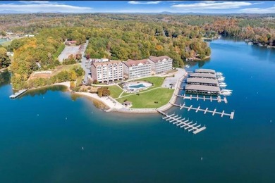 Beautifully updated Studio at The Pointe in Mariners Landing  A on Mariners Landing Golf and Country Club in Virginia - for sale on GolfHomes.com, golf home, golf lot