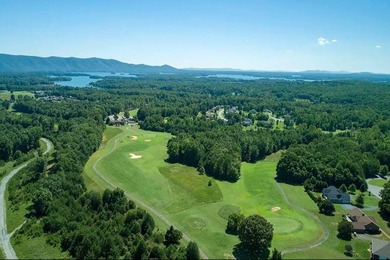 Beautifully updated Studio at The Pointe in Mariners Landing  A on Mariners Landing Golf and Country Club in Virginia - for sale on GolfHomes.com, golf home, golf lot