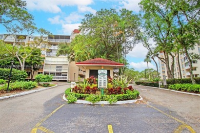 Welcome to this beautiful fully remodeled space! Bathrooms on Inverrary Country Club in Florida - for sale on GolfHomes.com, golf home, golf lot