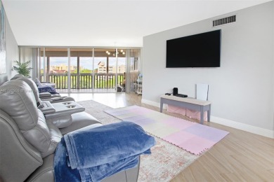 Welcome to this beautiful fully remodeled space! Bathrooms on Inverrary Country Club in Florida - for sale on GolfHomes.com, golf home, golf lot